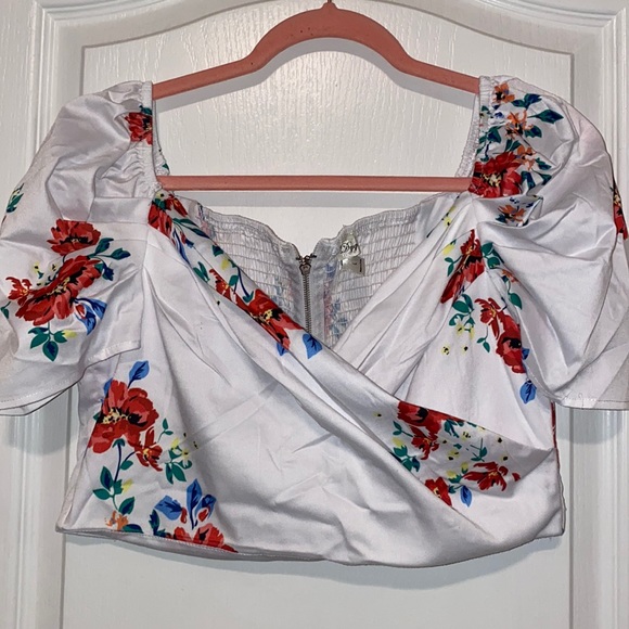 WHITE FLORAL CROP BLOUSE - Picture 1 of 7